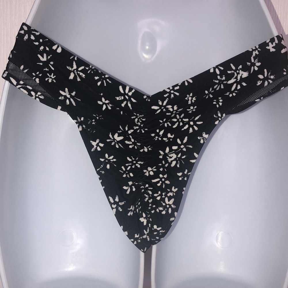 Bikini - Picture 5 of 12